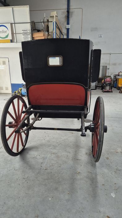Coche modelo coupê.