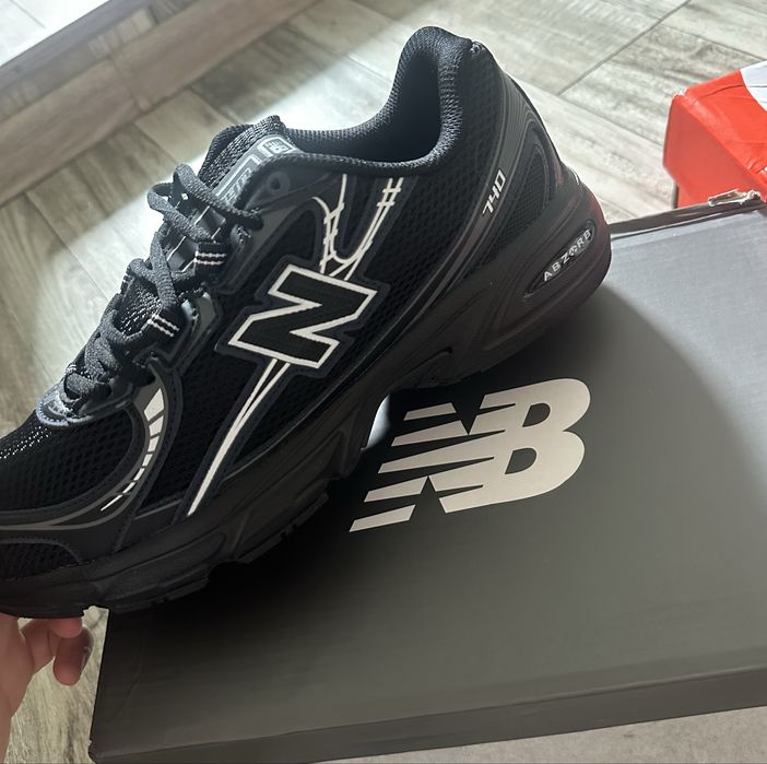 Красовки New Balance 740
