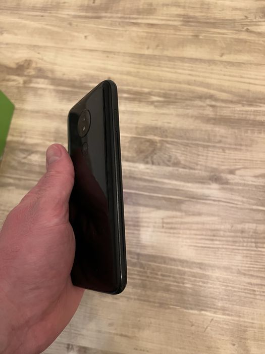 Продам мобильный телефон Motorola G7 Power!