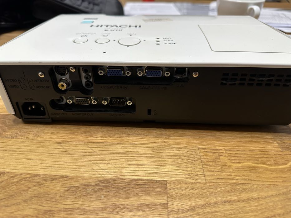 Rzutnik projektor Hitachi CP x2520 + pokrowiec, pilot i zasilacz