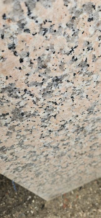 Tampo de pedra estreito