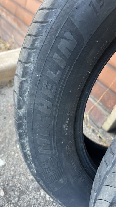 Dois pneus Michelin 195 / 65 R 15 Primacy 4 - kangoo