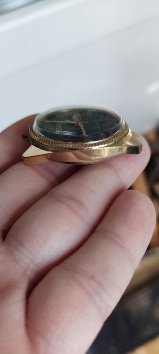 Часы наручные очень точно идут механизм хороший и вид приличный