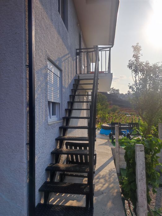 Vendo espaço rústico com casa remodelada a 10 minutos de carro a Vila