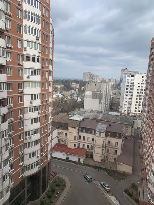 Здам  2ох кімнатну квартиру в центрі