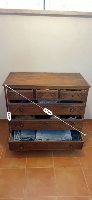 Cómoda antiga em madeira maciça com 6 gavetas