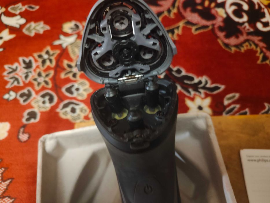 Аккумуляторная бритва Philips PT 727