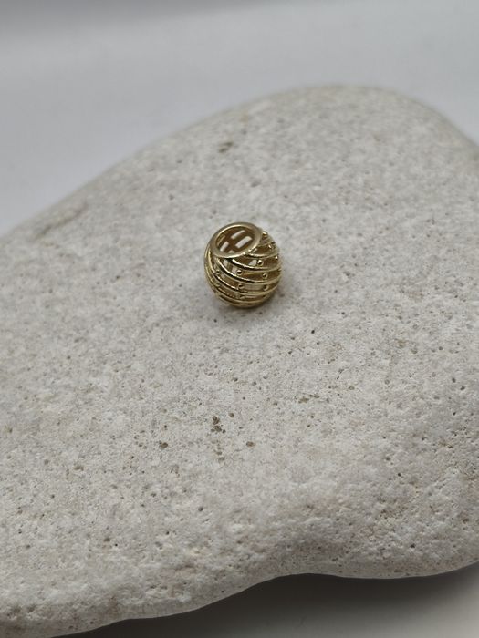 Złoty Charms Pr.585 Nowy Zapraszamy