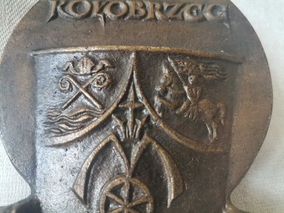 Statuetka BISKUPSTWO KOŁOBRZEG 1000 - 1975 brąz Chrzcielnica