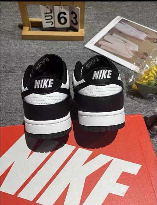Nike Dunk Low Czarny R.42,5