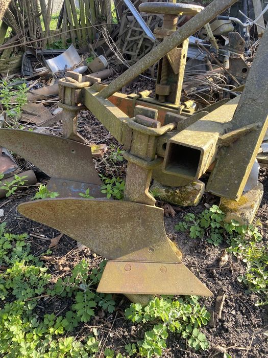 Продам плуг двохкорпусний