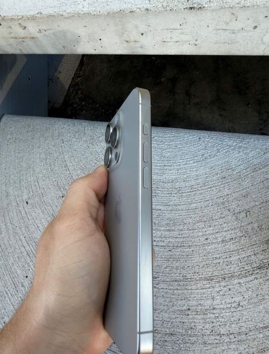 iPhone 15 Pro Max 256GB Titanium Natural – Como novo