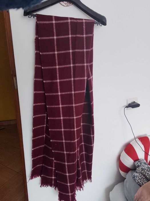 Piękny szal burgundowy