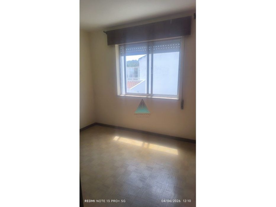 Moradia T3 com Garagem, Terraço e Logradouro em S. Simão, Azeitão