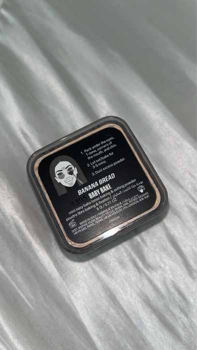 Huda Beauty - puder Baby Bake Mini
