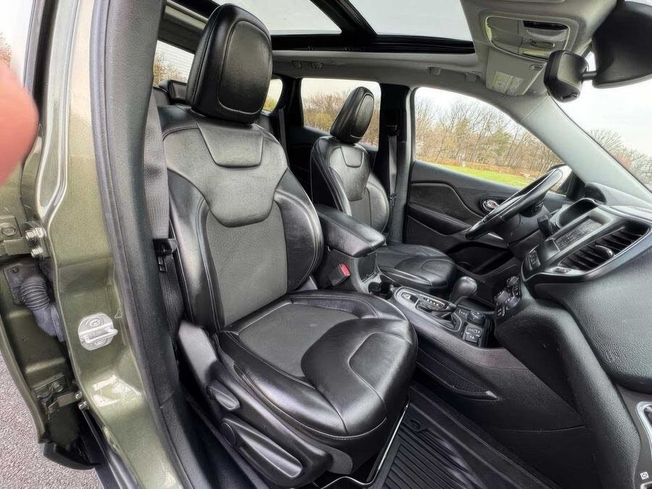 Jeep Cherokee Latitude Plus      2020