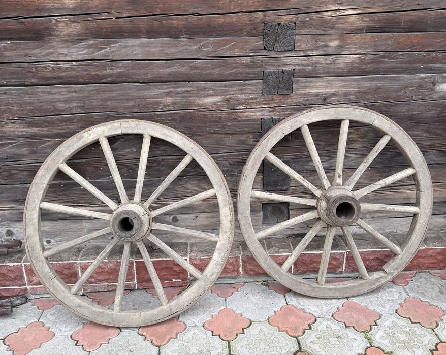 Старовинне деревя колесо 90 см