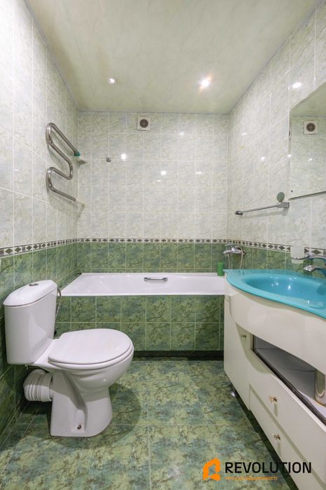 Без комісії. Продаж 3кім. квартири з ремонтом біля метро Васильківська. Ваучер, дмж, Голосіївський район