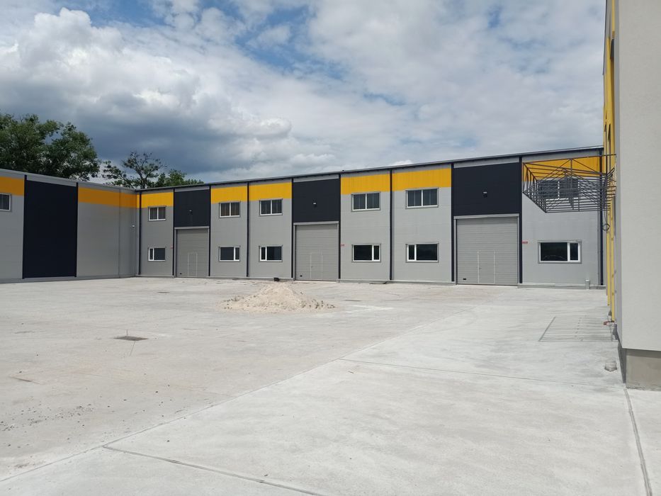 Продаж складу  з офіснопобутовою частиною. Фасад.