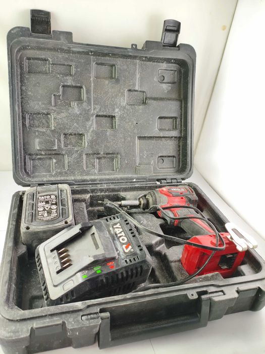 Zakrętarka udarowa Yato bezszczotkowa 18V aku i ładowarka walizka