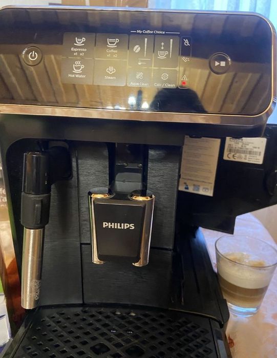 Кавомашина кавоварка кофемашина Philips LatteGo EP2200 1,5 роки з дому