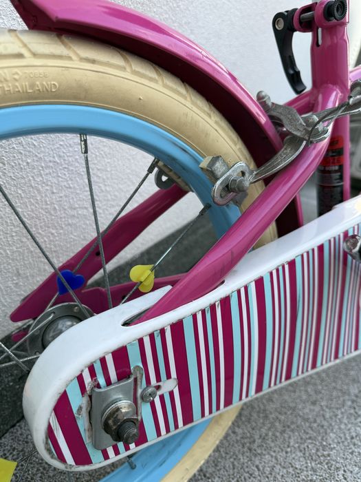 Bicicleta criança Berg Charm 161 + capacete + rodas laterais