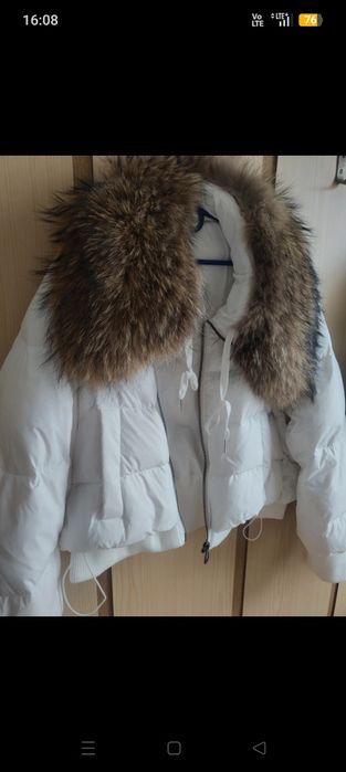Biała piękna puchowa kurtka