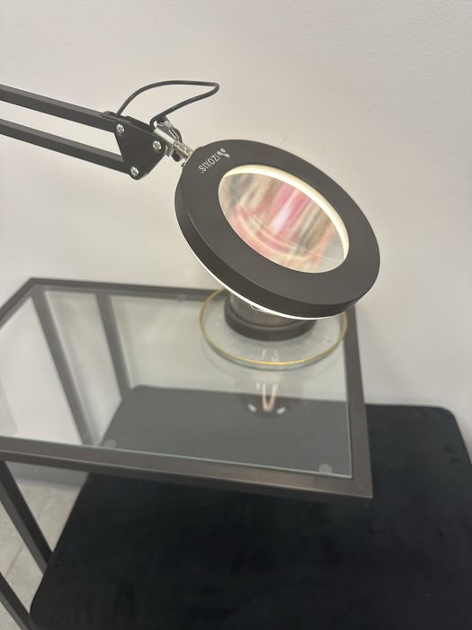 Lampa przykrecana do stolika lupa led