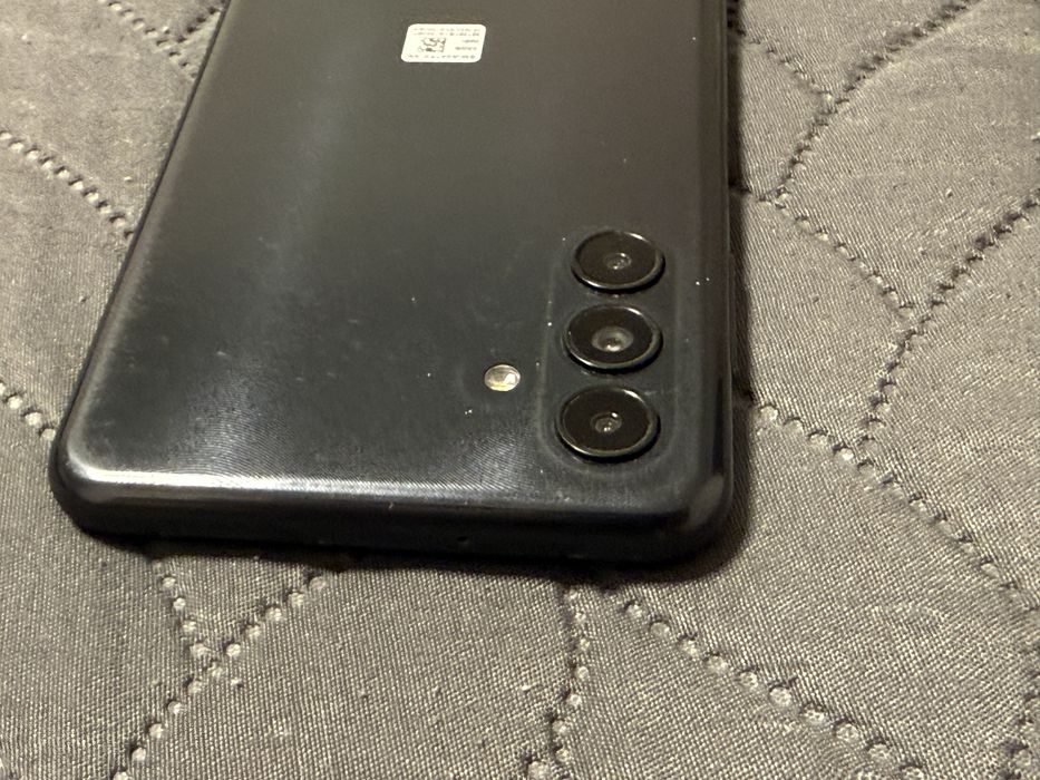 Telemovel Samsung A04S com extras