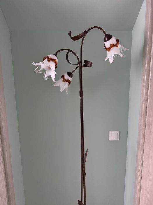 Lampa stojąca kwiat