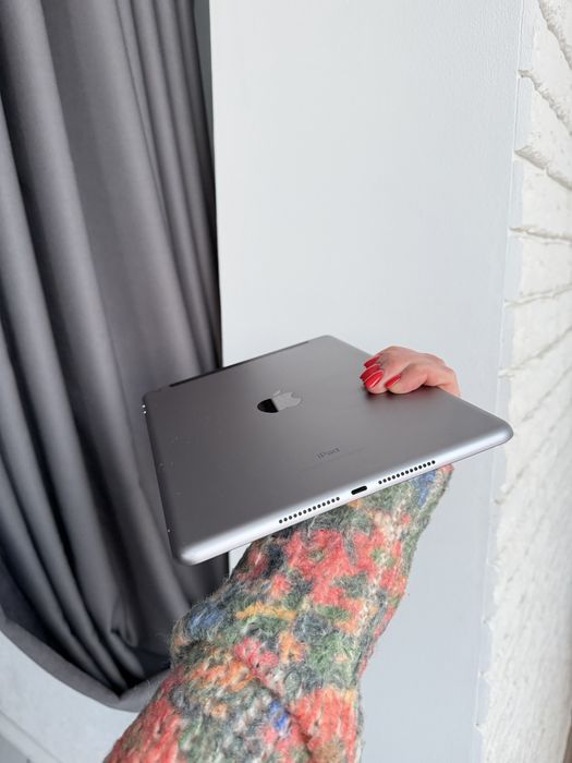 Ipad (5 покоління)a1823