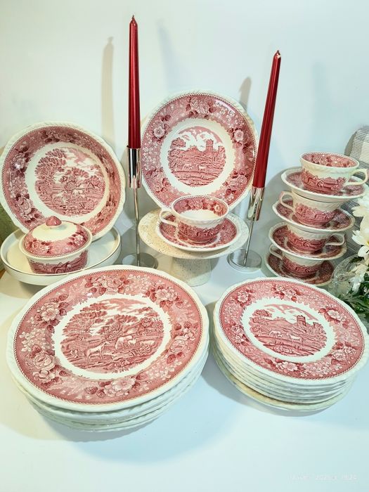 Посуд чашки тарілки вінтажний червоний Англія, Італія, Німеччина