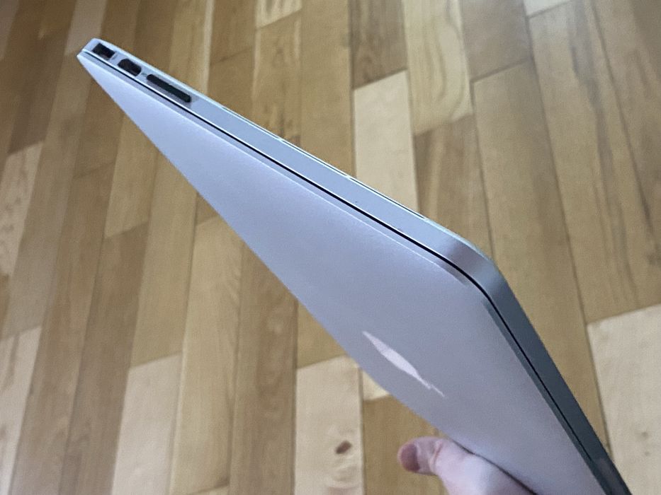 Продам Macbook Pro 2,6Hz, 2ядра, i5, 8, 1600