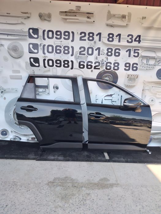 Двері в зборі Toyota RAV4 19-24 року колір фарби 218