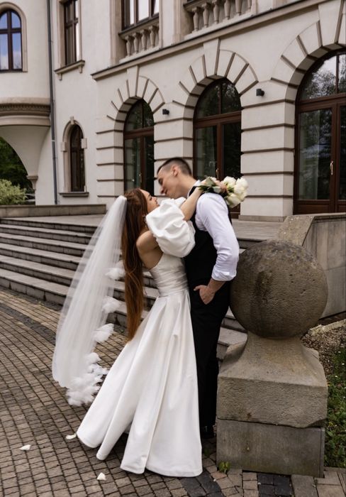 Suknia ślubna z bufkami