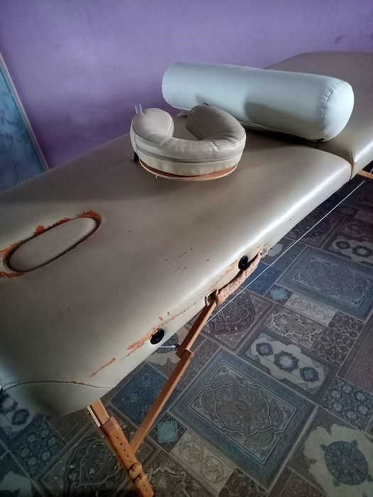 Мсажний стіл - якісний, складний,ширина 70 см.