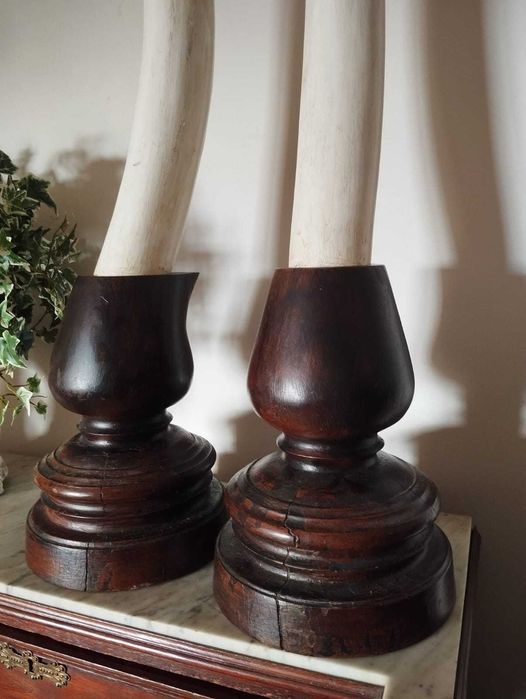 Par de Presas em Madeira Antiga