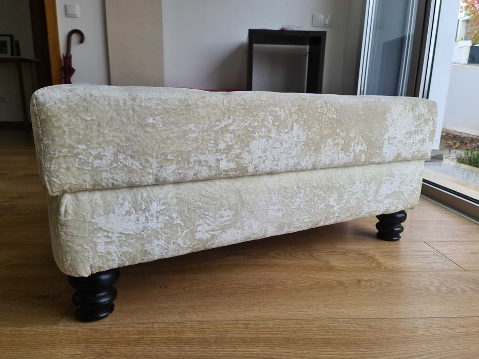 Banqueta em veludo
