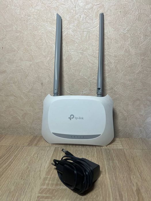 Два Wi-fi роутер TP-Link Atcher C20 и то TP-Link WR840N

Это Wi-Fi м