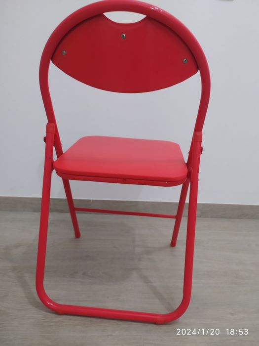Cadeira vermelha desdobrável