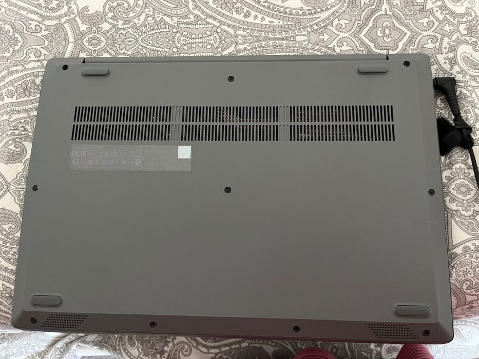 Lenovo IdeaPad 3 15" - para peças ou reparação