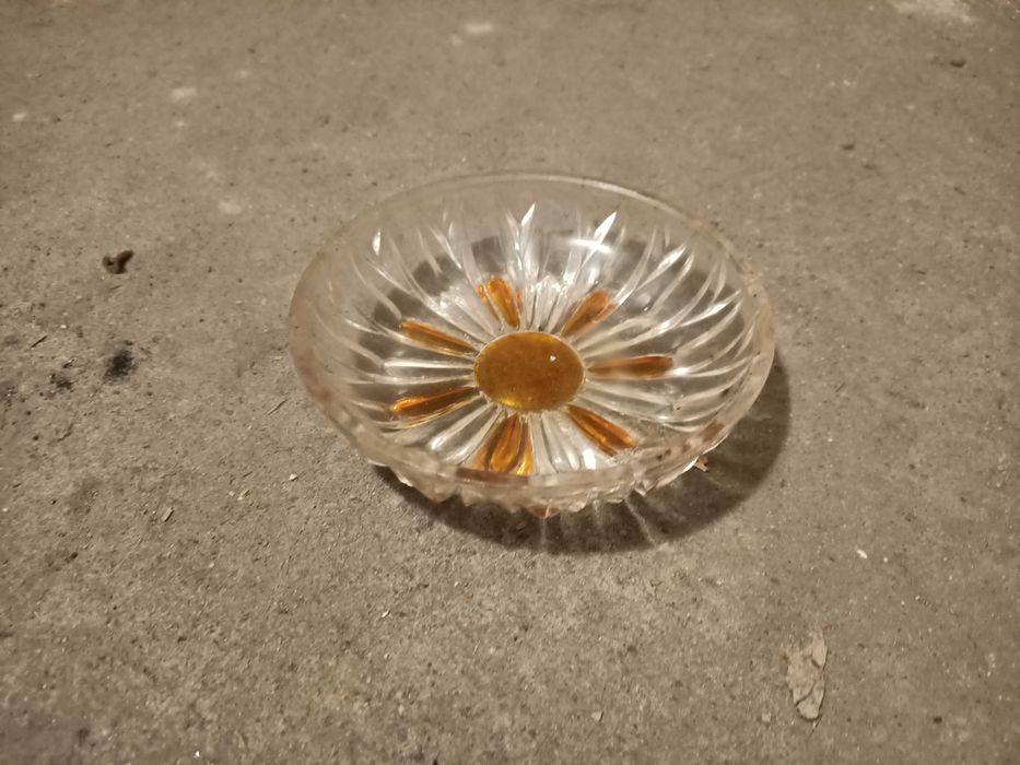 Talerz ze szkła prl bardzo ladny