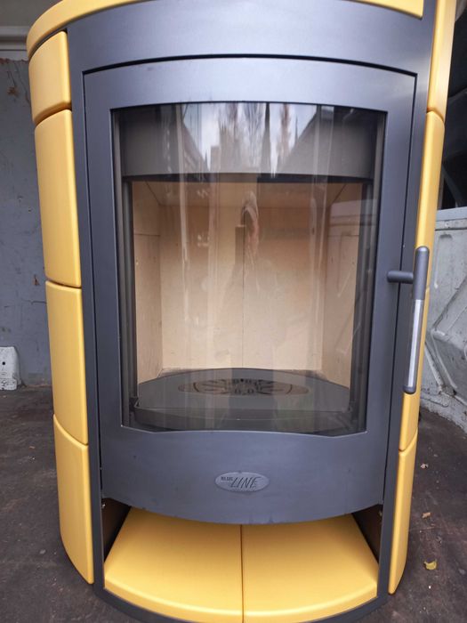 Piec wolnostojący marki Buderus 8 kw