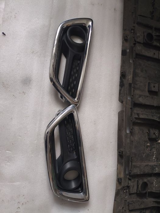 Atrapa Grill halogeny przód Renault Captur
