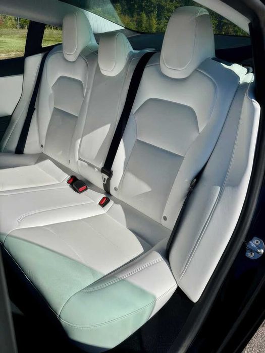 Tesla Model 3 Long Range      2025