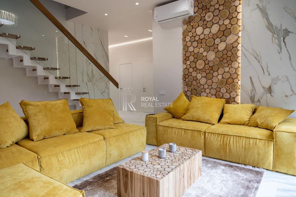 Продаж ділянки з 2 будинками КМ Riviera Village с. Лебедівка Паркінг