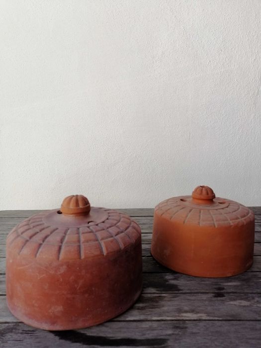 Peças (tampas) de barro