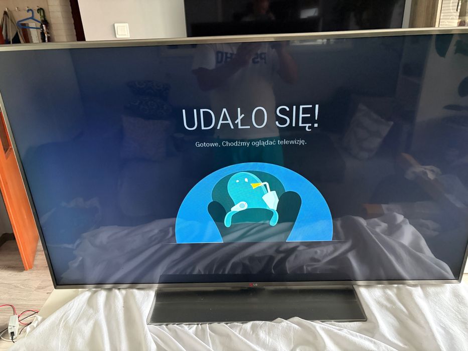 LG 47 lub 55 serii LB z funkcją Smart
