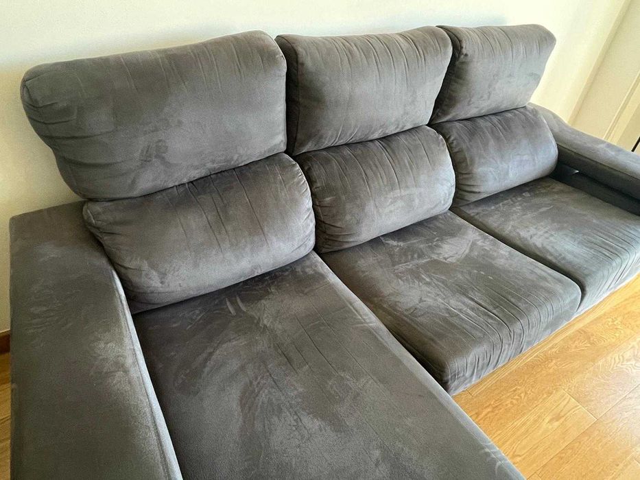 Sofá Chaise Longue com dois Puffs