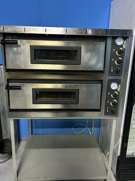 Професійна піч для випікання .